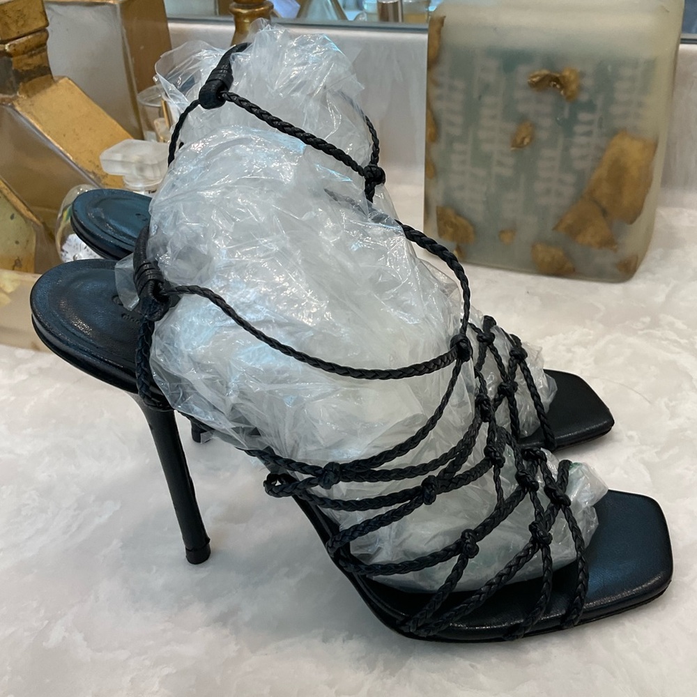 Gucci strappy sandal heels, black, beautiful!, great condition, size 8.5 - Picture 2 of 15